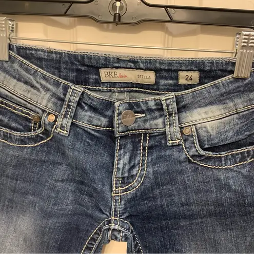 BKE Stella Acid Wash Distressed Size 24 Capri Jeans. 2537