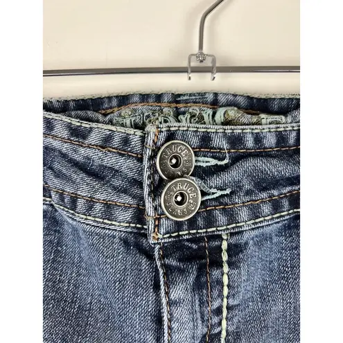 Truce Jeans Denim Bermuda Shorts Size 9 Embroidered Flap Pockets Distressed Blue