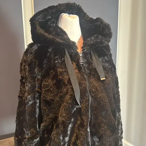 Women’s Black Super Soft Faux Fur Hooded Short Jacket Full Zip Size S NWT