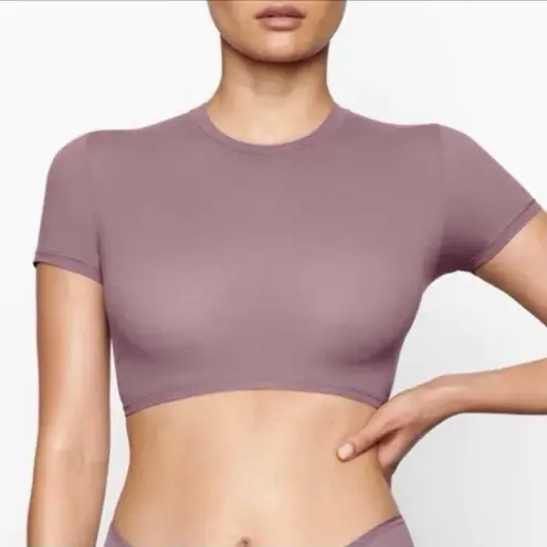 SKIMS Fits Everybody Super Cropped T-Shirt Plum Size Large