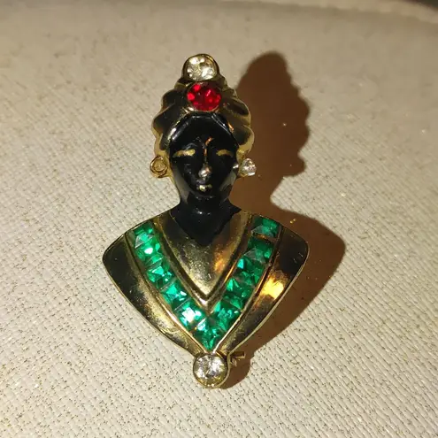 Jolle Rhinestone Genie Brooch 1940s Small Vintage Black Enamel Green Red Stones Gold