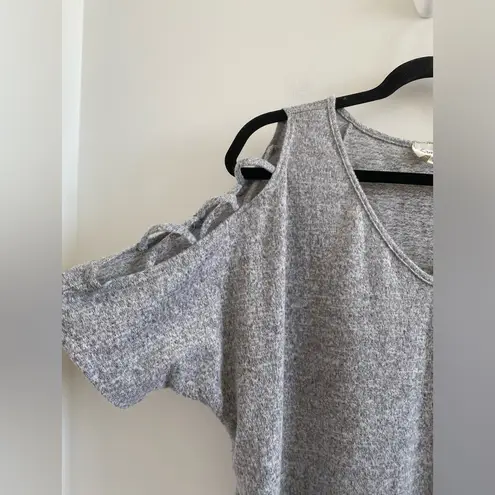 Siren Lily  Heather Grey Cut Out Short Sleeve Top Size Large
