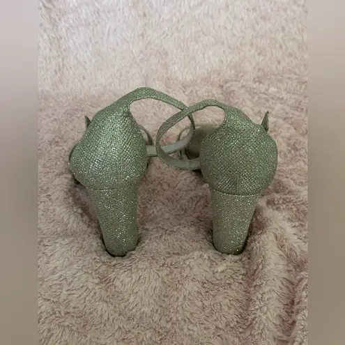 Worthington  Beckwith Silver Sparkle Strappy Buckle Block Heel Metallic Sandal 8W