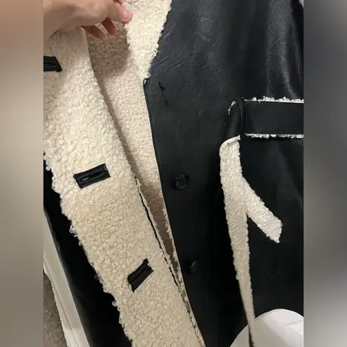 Cinq a Sept Mona Coat in Black & Ivory
Color:Black & Ivory Size XL