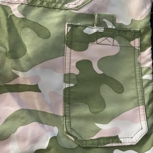 Guy Harvey Ladies AFTCO camo Fishing Shorts