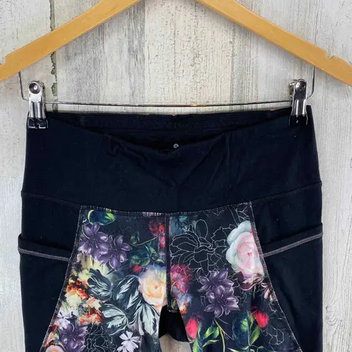 Athleta  Leggings Women Small Black Floral Polyester Back Zip Pocket Side Pockets