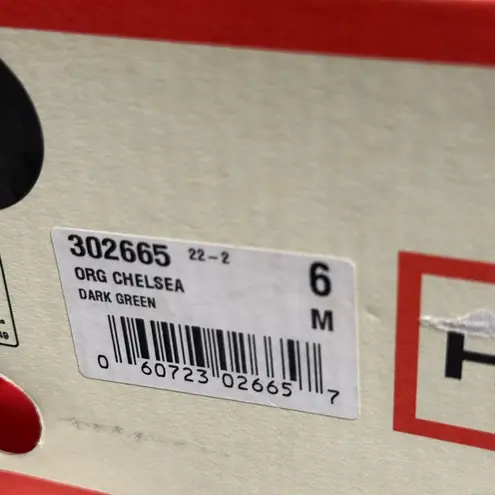 NIB  Women’s Original Chelsea Boots in Hunter Green Size 6