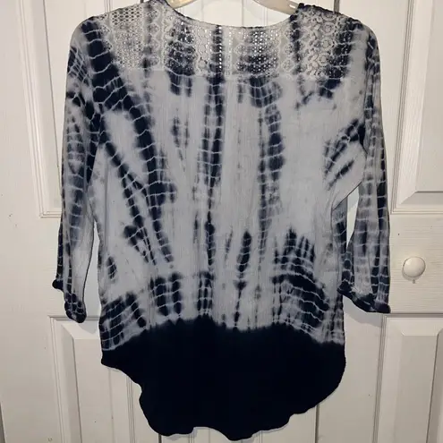 Dress Barn  Blue White Wash Tie Dye Quarter Sleeve Lightweight Blouse Casual XL