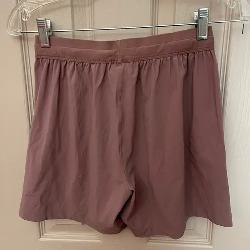 Gymshark  mauve colored fitness shorts with drawstring waist & pockets. Size XS. - Image 3