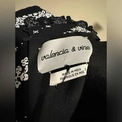 EUC Valencia & Vine Black and White Tiered Floral Sleeveless Dress size small