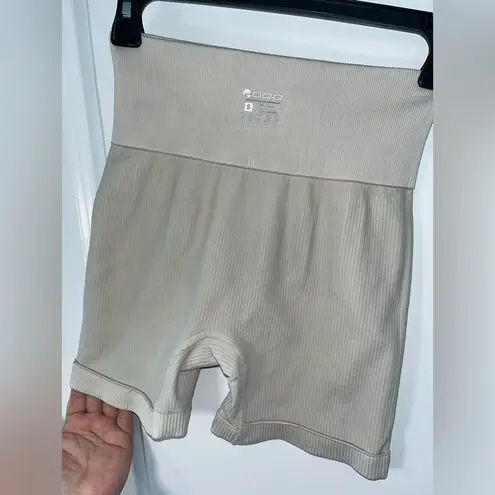 OQQ Spandex Nylon Beige Ribbed Yoga ActiveWear Casual Fitted Stretch Shorts Sz S