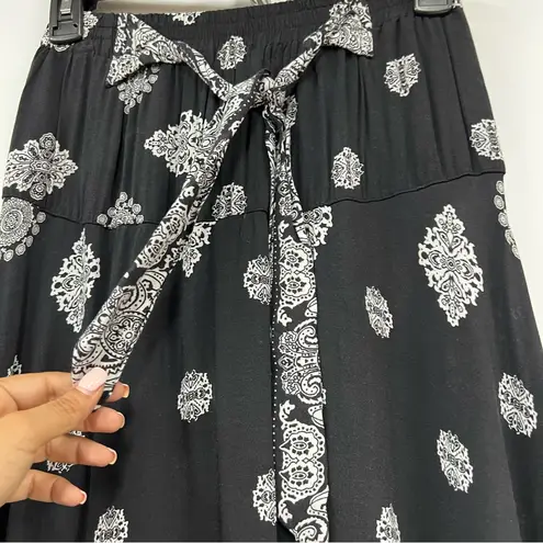 Elegant Black White Patterned Maxi Skirt Size M bohemian hippie flowy Size M