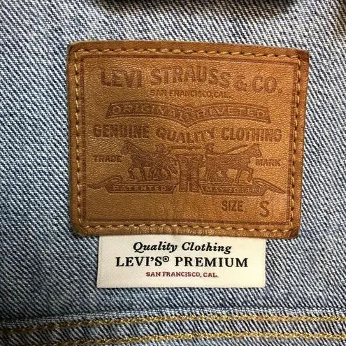 Levi Strauss & Co Light Wash Denim Button