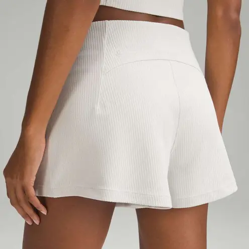 Lululemon  Ribbed Softstreme High-Rise Short 2" Bone 12