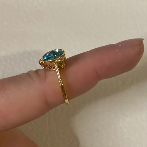 None Vintage Gold Tone Statement Ring Blue Crystal Gem Size 7
