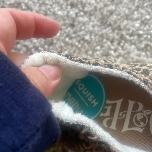 Mad love comfort tennis shoe in leopard print soft interior 6 new