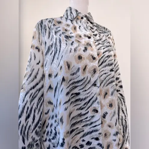Vintage ‘80s All Hours Tiger Print Relaxed Fit Long Sleeve Button Down Blouse White Size M