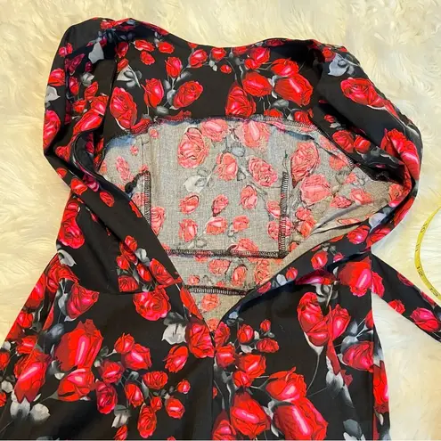 Vogue Fashion Rose Print Dress SZ Medium may have been altered to a small