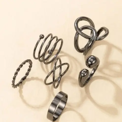 Boutique NEW Black Midi Knuckle Interchangeableā Ring Set