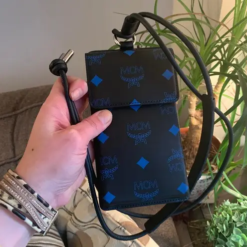 MCM Authentic Leather VISETOS logo print phone/card lanyard/Crosby