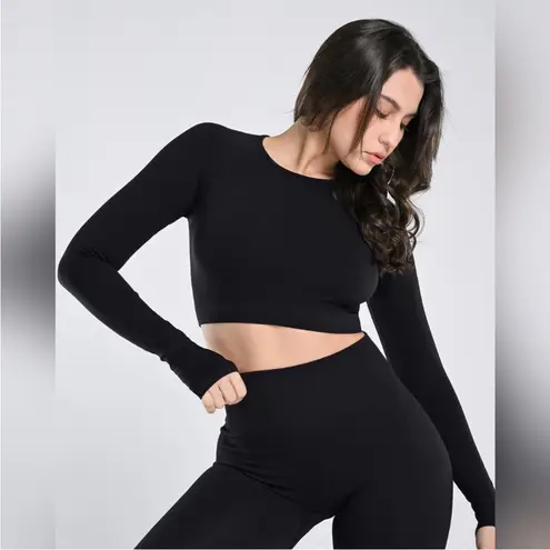 Cosmolle AirWear Long Sleeve Top NWT Athletic Crop Shirt Large Black Thumbholes