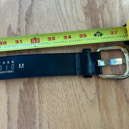 New York Studio Ladies Black Gold Leather Belt Medium Medallion Vintage