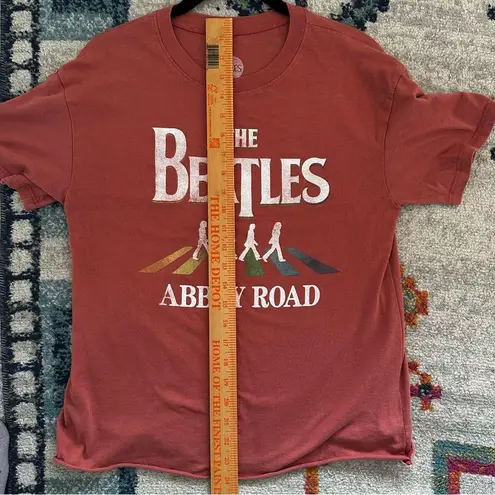 Juniors’ The Beatles Rainbow Abbey Road Graphic Tee size Medium T