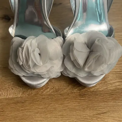 Audrey Brooke  silver heels size 7