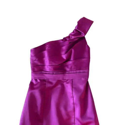 Alfred Angelo Stunning fuchsia one shoulder dress. Size 6. EUC