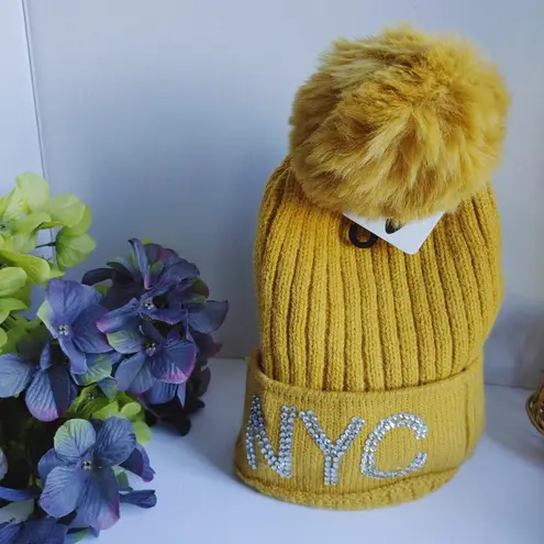 Boutique NYC Gold Yellow Pom Pom Ribbed Knit Hat Fuzzy Lined