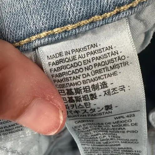 Levis Womens 32 Classic Bermuda Shorts Light Blue Denim Blue Jeans Stretch