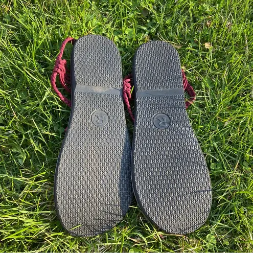 Sangria Palm Leaf Flat Women's Sandals |