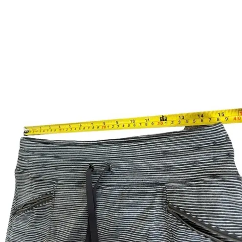 Athleta  Modern Metro Grey Stretch Striped Golf Tennis Skirt Skort Women's S‎