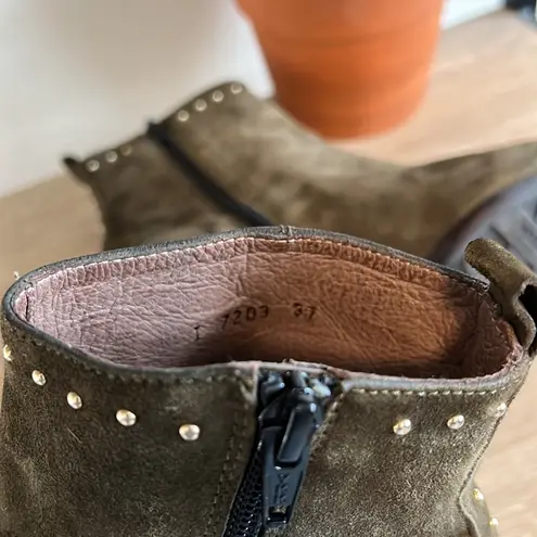 Wonders Olive Suede Studded Block Chunky Heel Boots, 6.5 Green