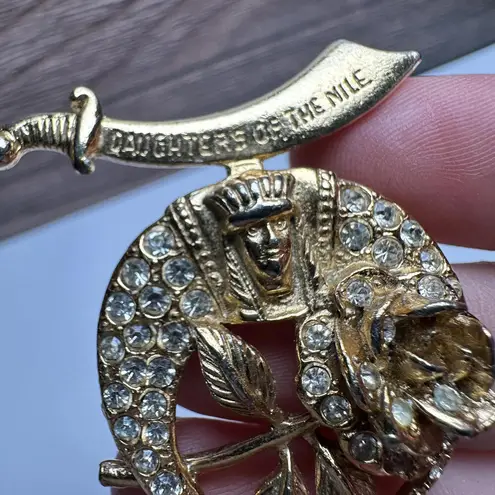 Signed ORA Daughter Of The Nile Scimitar & Rose Brooch Pin Rhinestone Vintage Gold