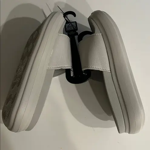 REEF Women's Cushion Bondi Bay Sandals, Color Fog, Size 9, NWT