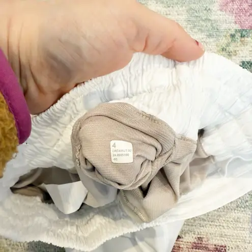 Lululemon Womens Hotty Hot 4in High Rise Shorts Size 4 White Athletic Running