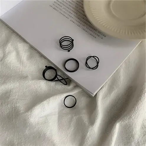 Boutique NEW Black Midi Knuckle Interchangeableā Ring Set
