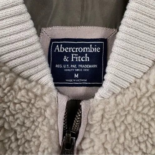 Abercrombie & Fitch  Teddy Sherpa Zip Jacket in Beige Size Medium