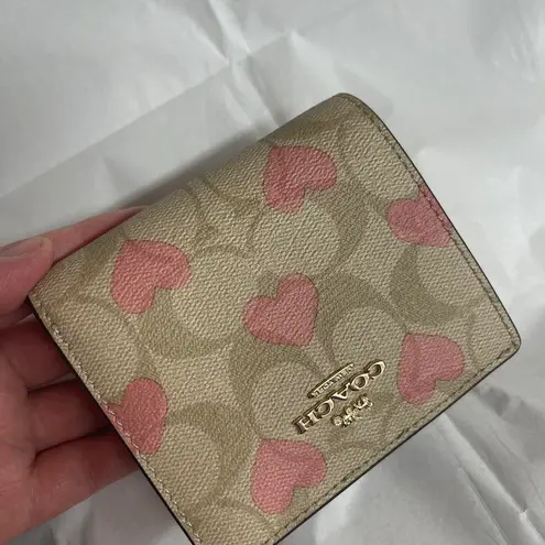 Coach Snap Wallet In Signature Canvas With Heart Print