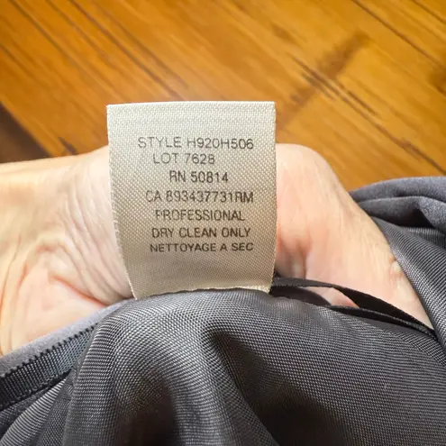 Sleek Black Boat Neck Sleeveless Sheath Dress Knee Length Elegant Formal Size 6