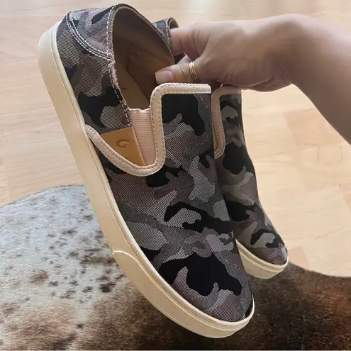 OluKai Women Pehuea Pa’i Slip On Shoes In Soft Pink/Ke Au Camo Size 11 Gray