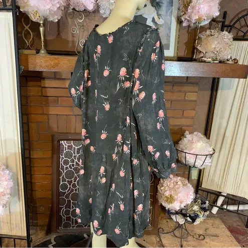 Caslon GRAY DISTRESSED DROP WAIST SHIFT DRESS WITH PINK FLORAL PATTERN (3X)