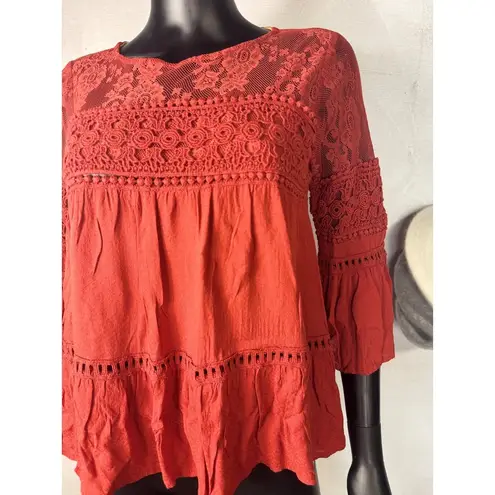 Taylor & Sage shirt with floral prints and lace and crochet Red Sz S