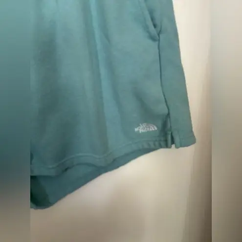 The North Face  half dome blue fleece shorts with pockets size XL