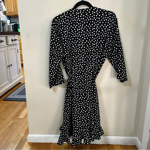 VERO MODA Vera Moda Polka Dot Wrap Dress with 3/4 sleeves. With Ruffles Size Large. NWOT