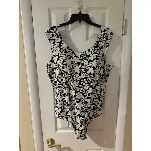 Lands' End Size 22W Chlorine Resistant Soft Cup Tummy Control Swimsuit One Piece Black