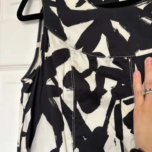 St. John SoCa Black White Patterned Dress Size Small FLAW
