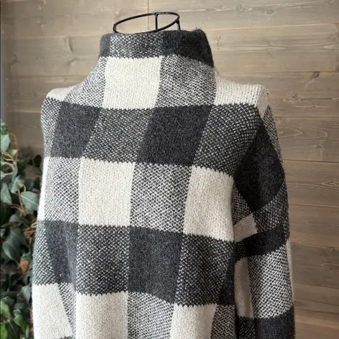 Tahari gray and cream, buffalo plaid mock neck sweater