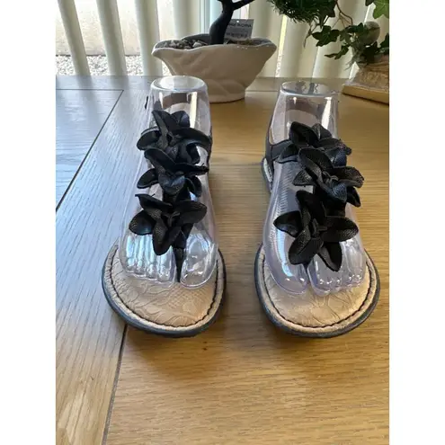 B.O.C. Size 6 Floral Sandals With Buckle Strap Slip On Comfortable Sandals Black
